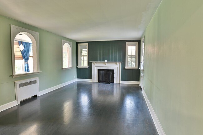 Building Photo - 2302 Rudy Rd