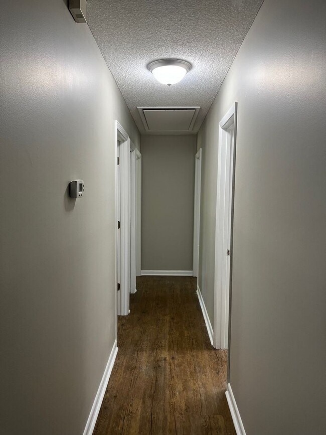 Building Photo - 198 Wendwood Dr