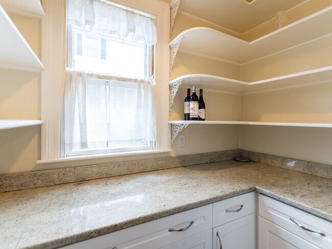 Building Photo - 40 Marshall St