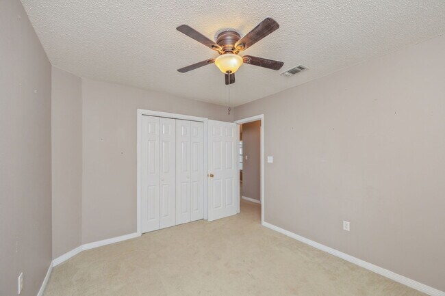 Building Photo - 107 Bay Tree Dr