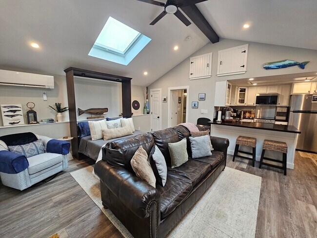 Building Photo - 90 Edgartown Rd