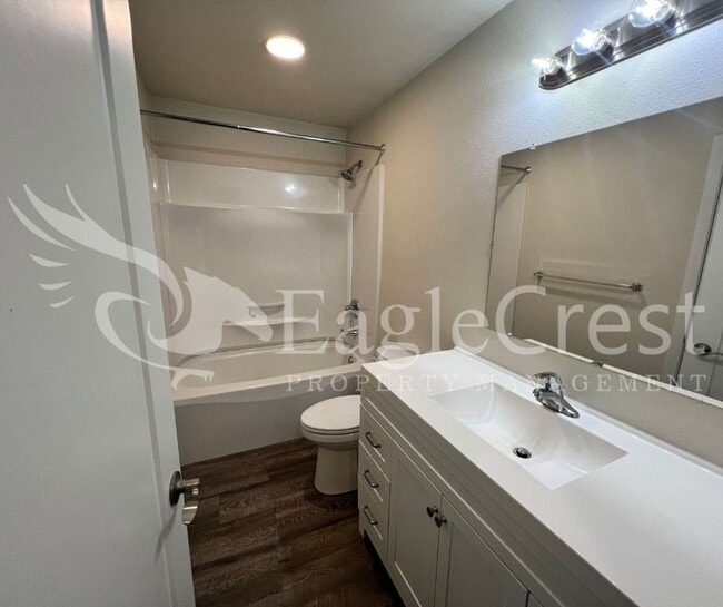 Building Photo - Sumach Four-Plex