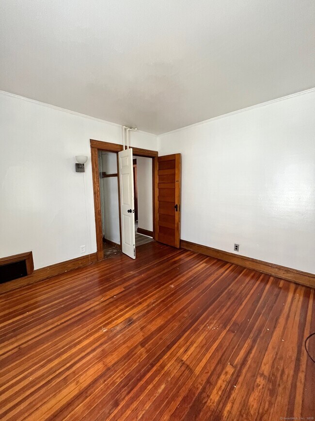 Building Photo - 67 Sisson Ave