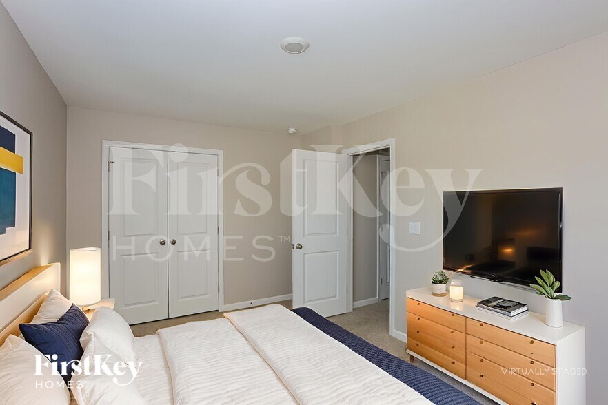 Building Photo - 413 Bennington Dr