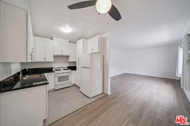 Primary Photo - 217 S Carondelet St