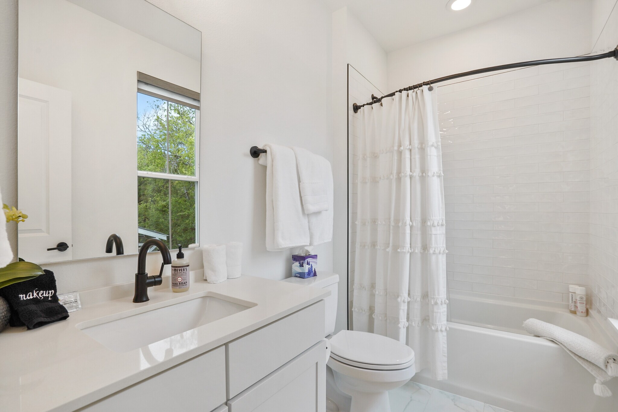 Building Photo - 3809 Valley View Rd