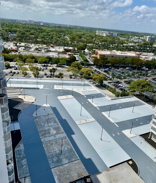 Building Photo - 18041 Biscayne Blvd