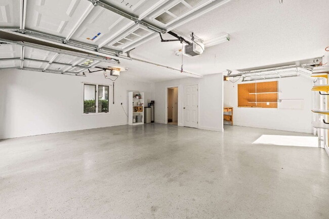 Building Photo - "Experience Southern Charm: Spacious 3-Bed, 3-Bath Home in The Landings"