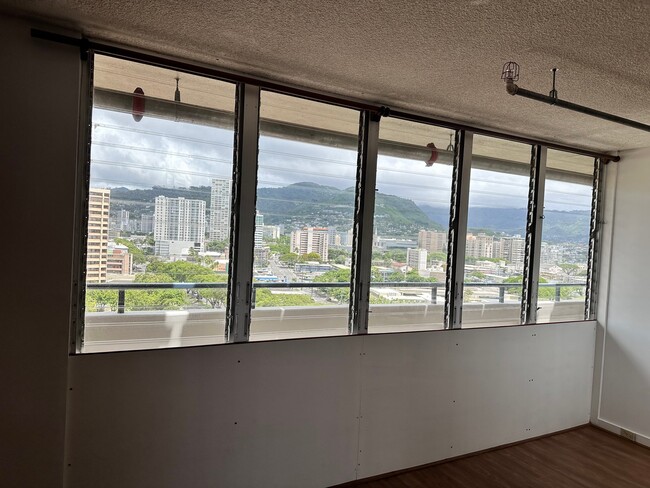 Building Photo - 1650 Kanunu St