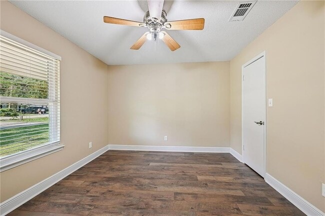 Building Photo - 2216 Teal St