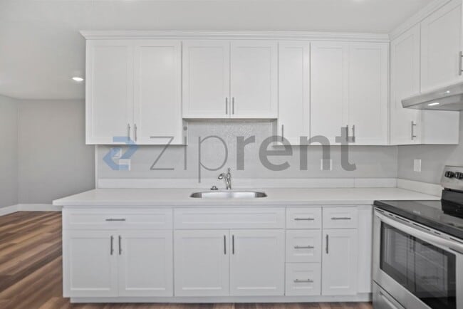 Building Photo - 26910 Manon Ave