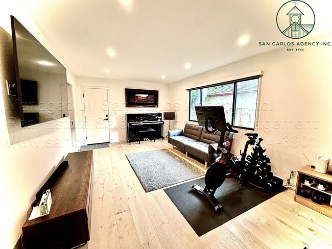 Building Photo - Newly Remodeled Four Bedroom Mission Field...
