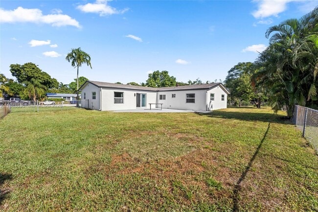 Building Photo - 1720 SW 13th St