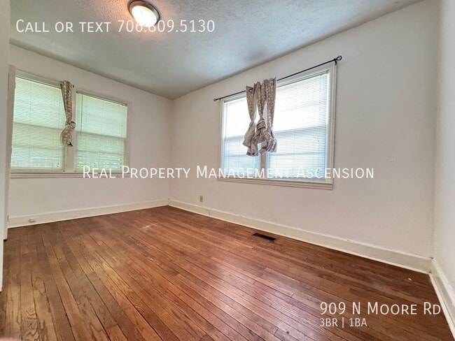 Building Photo - 909 N Moore Rd