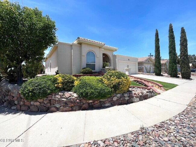 Building Photo - 1201 Desierto Seco Dr