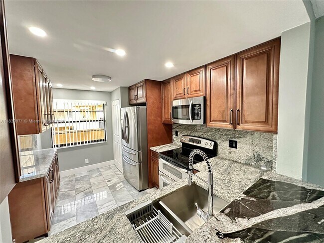 Building Photo - 6575 W Oakland Park Blvd
