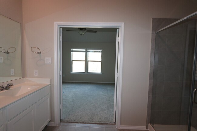 Building Photo - 2015 Levant Ln