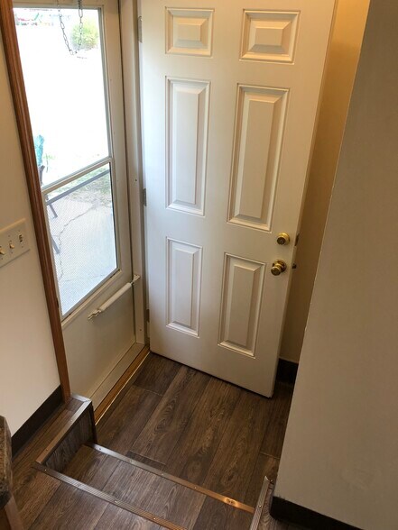 Building Photo - 2208 Chanticleer St