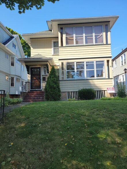 Upstairs entrance - 469 Maplewood Ave