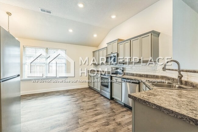 Building Photo - 2488 Marion Ln