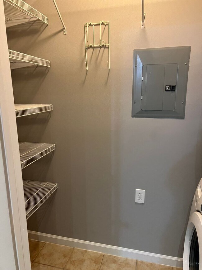 Building Photo - L(o)(o)K what we found!