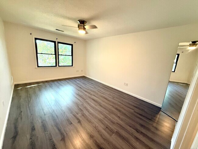 Building Photo - 495 Vincelette St
