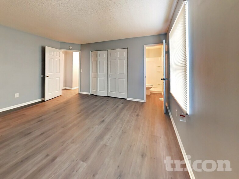 Building Photo - 111 Woodspur Rd