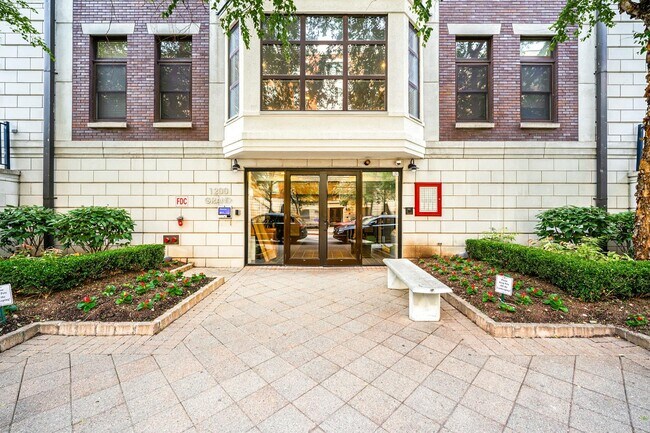 Building Photo - 1200 Grand St