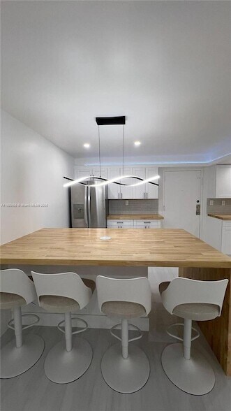 Building Photo - 9686 Fontainebleau Blvd