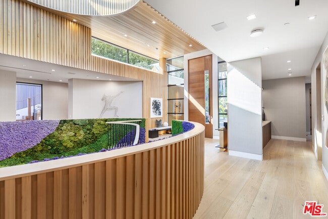 Building Photo - 1033 Somera Rd