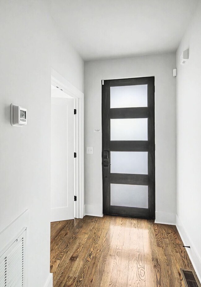 Building Photo - Luxury 3BE/3.5BA located in one of Nashville’s most walkable and vibrant neighborhoods.