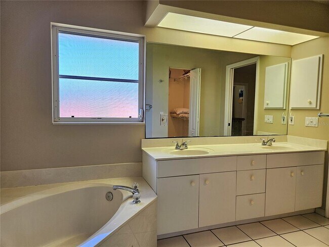 Building Photo - 1180 Palmetto Dr