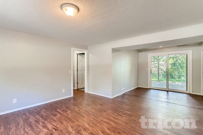 Building Photo - 6865 Buckingham Rd