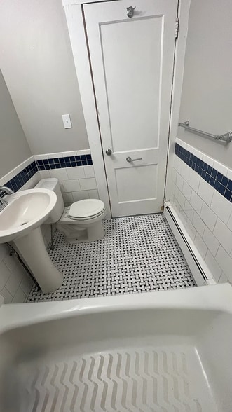 Full bath - 102 Main St