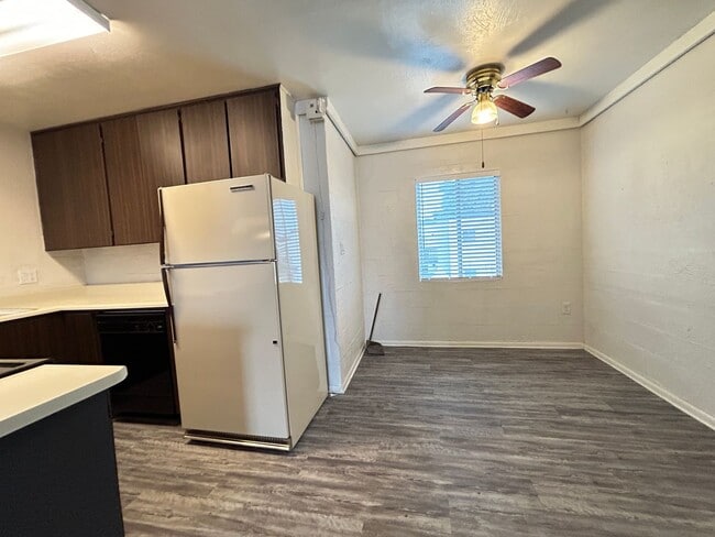 Building Photo - VERY ROOM 1 BEDROOM 1 BATH