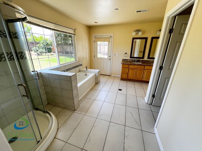Building Photo - $5800 - Spacious 5 Beds 4 baths with large...