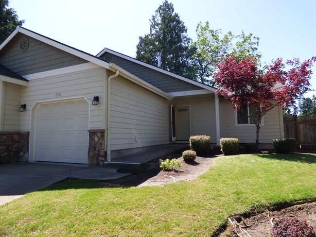 Building Photo - 2 bed 2 bath + Bonus Room Duplex in Northeast Salem!