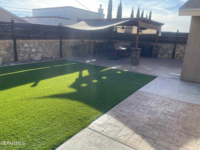 Building Photo - 12594 Paseo Rosannie Ave