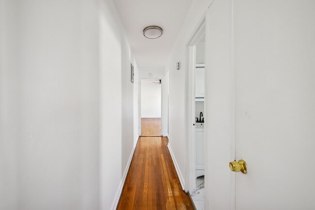 Building Photo - 165 Vroom St