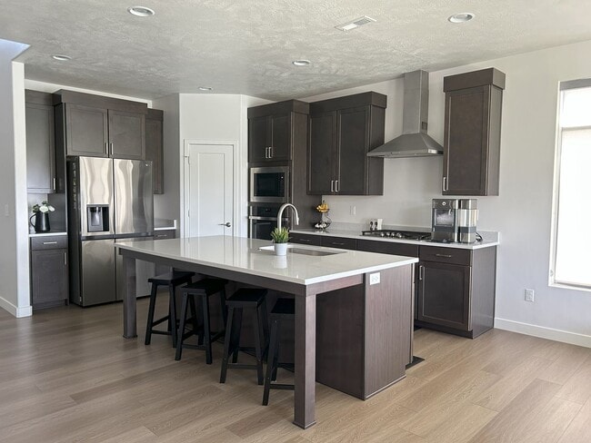 Building Photo - 5 Bed/3 Bathroom house in America Fork