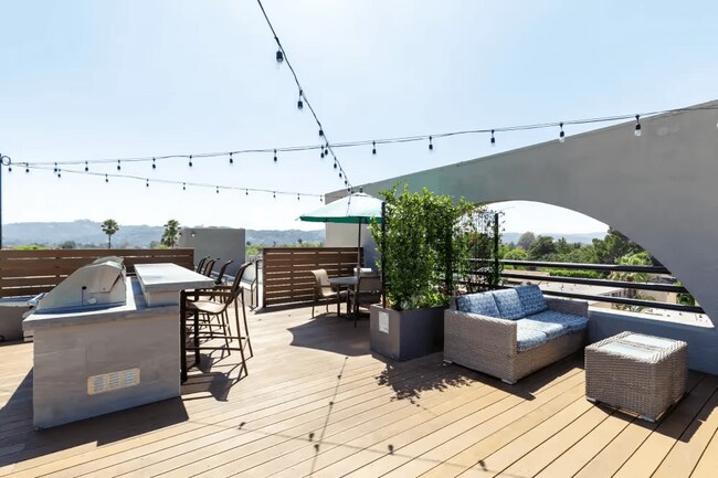 Building Photo - Vue at Laurel Canyon