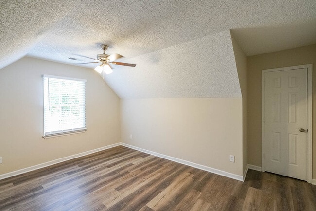 Building Photo - 317 E Claiborne Ct
