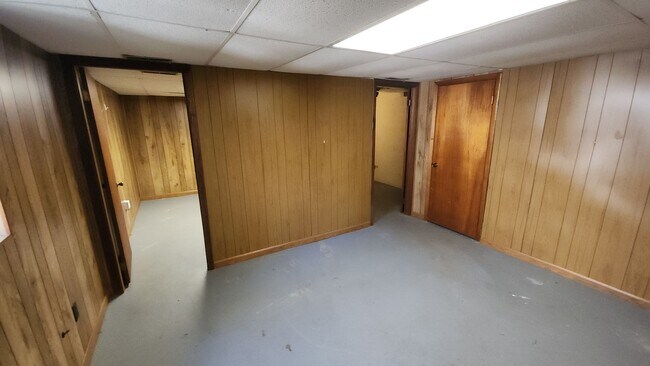 Building Photo - Beautifully updated 3-bedroom, 2-bath home...