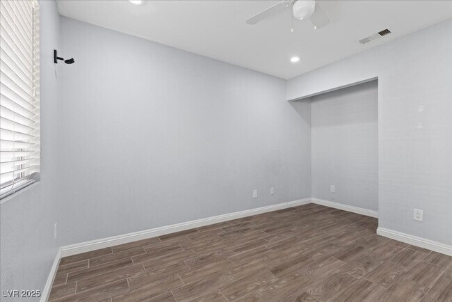 Building Photo - 9300 Valencia Canyon Dr