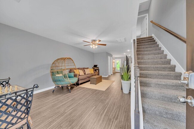 Building Photo - 253 Woodland Vly Ln