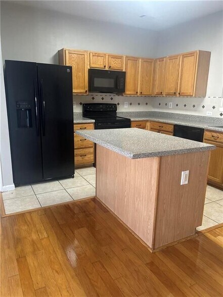 Building Photo - 2762 Parkway Cove