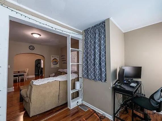 Building Photo - 705 Collings Ave