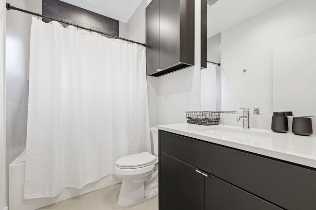 Building Photo - 3714 Highgrove Dr