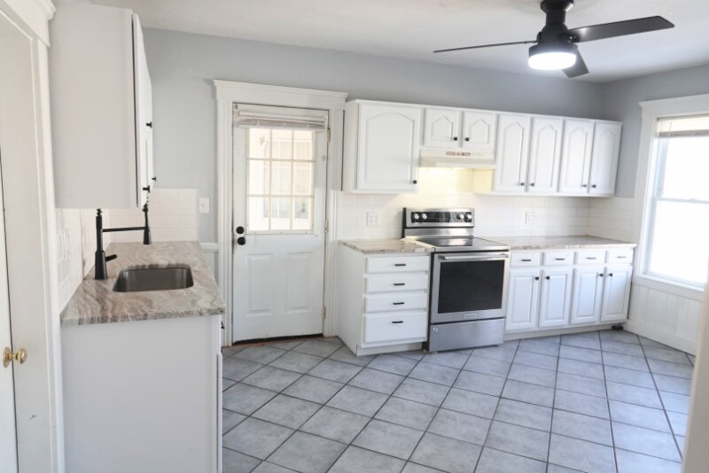 Building Photo - 330 Massasoit Rd