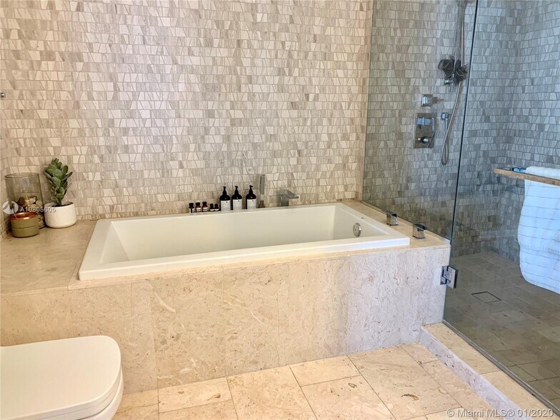 Building Photo - 88 SW 7th St